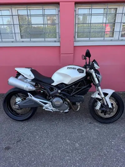 Ducati Monster 696 Plus (2007 - 14) usata