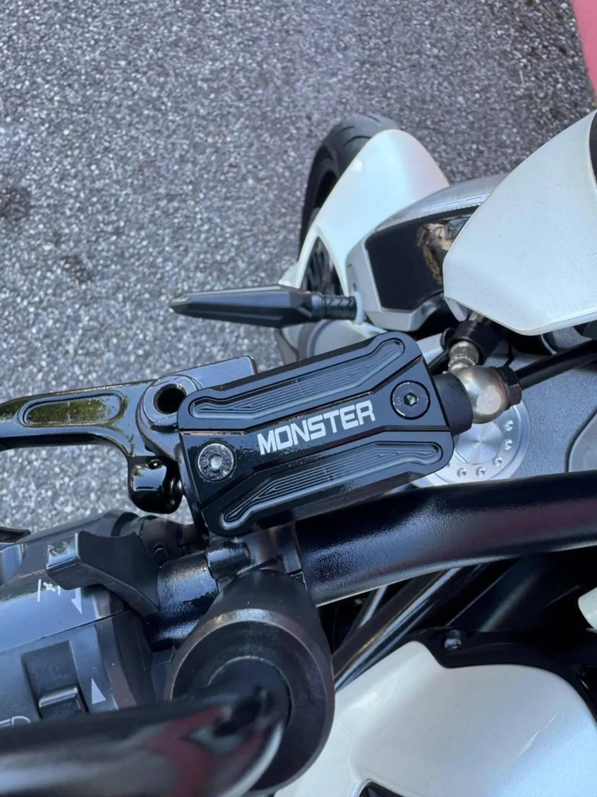 Ducati Monster 696 Plus (2007 - 14) (13)