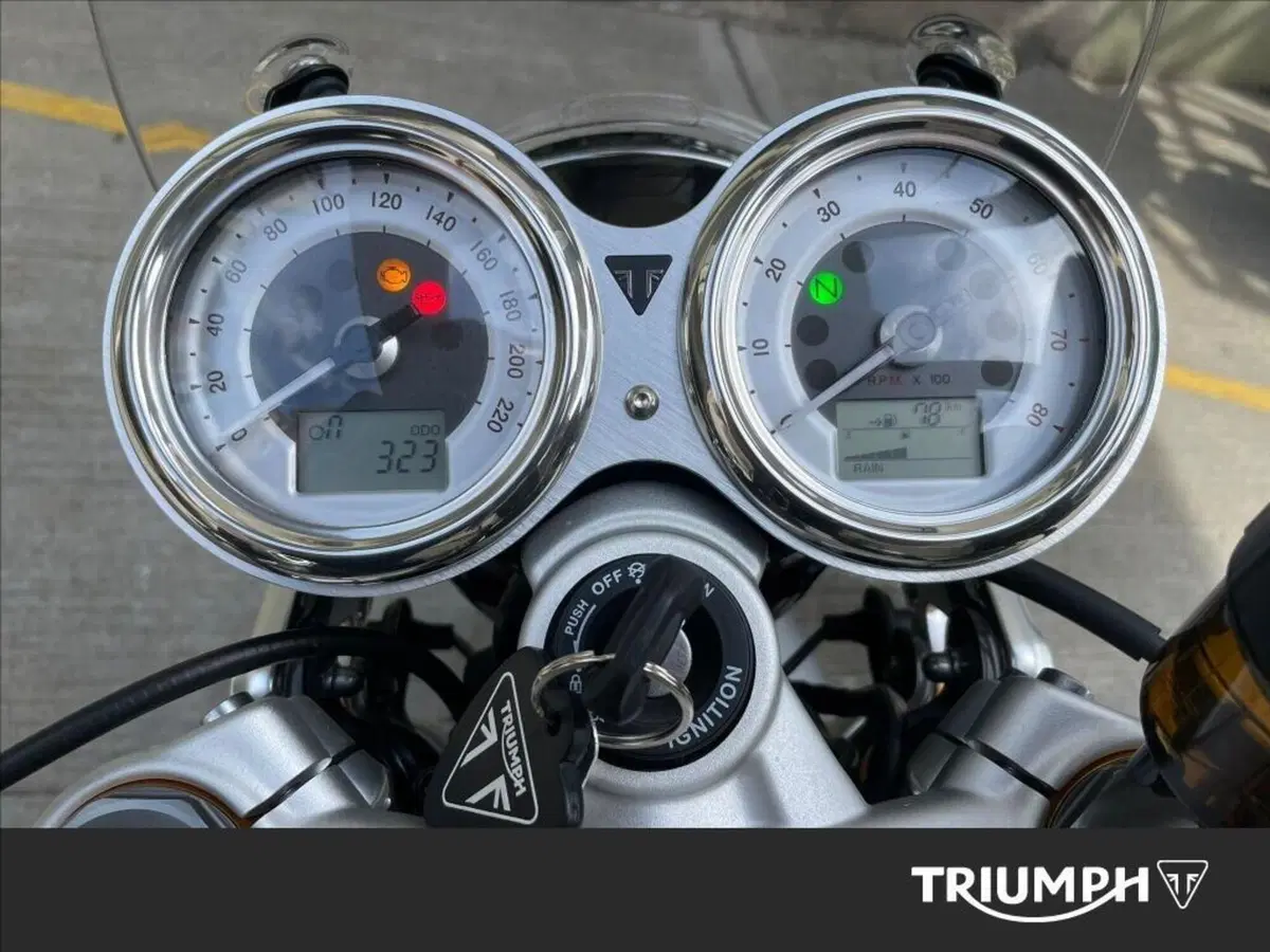 Triumph Thruxton RS (2020 - 25) (3)