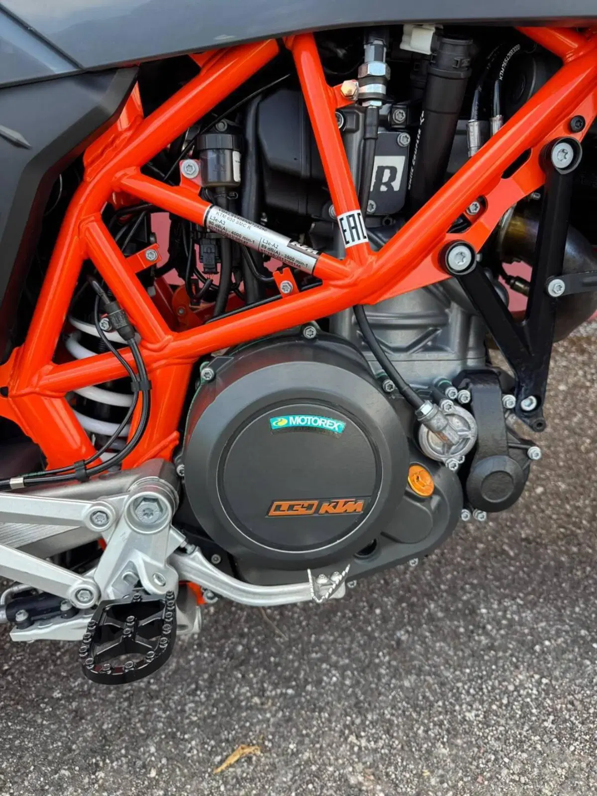 KTM 690 SMC R (2021 - 22) (6)