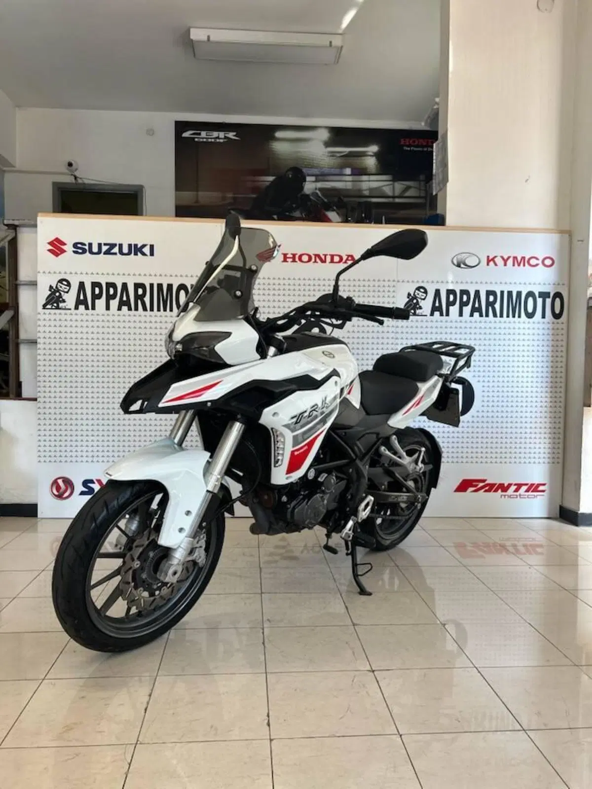 Benelli TRK 251 (2022 - 25) (3)