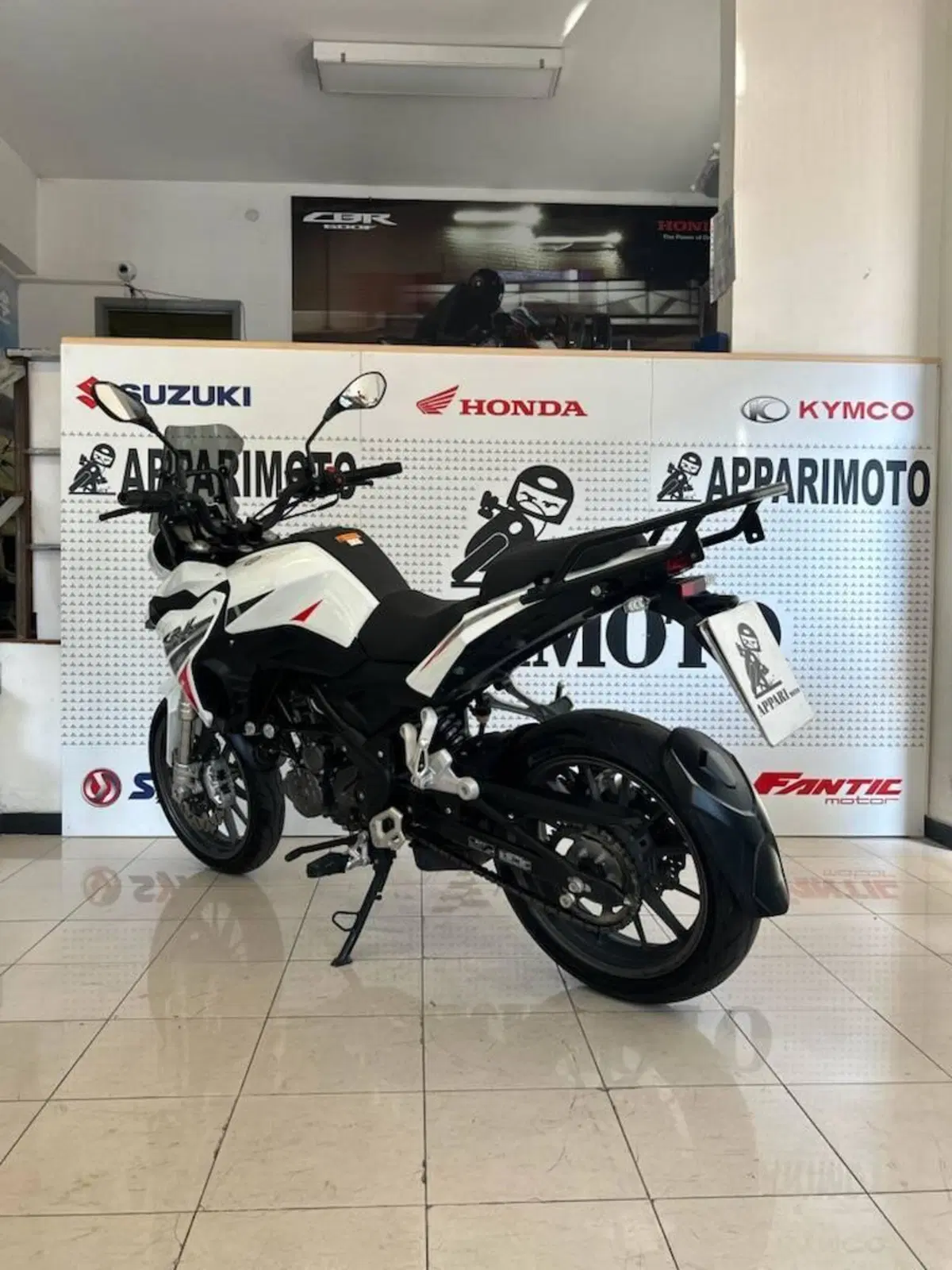 Benelli TRK 251 (2022 - 25) (5)