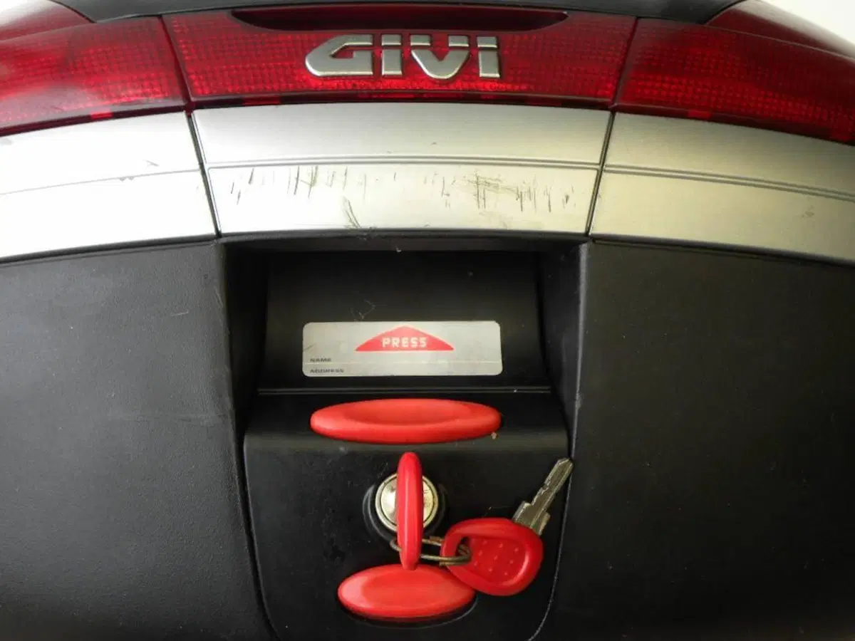 Bauletto GIVI Maxia 52 l. (8)