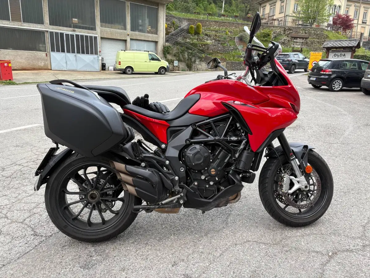 MV Agusta Turismo Veloce 800 Rosso (2021 - 23) (2)