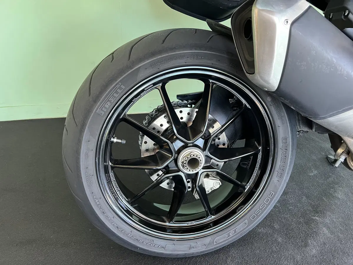 Ducati Hypermotard 821 (2013 - 15) (18)