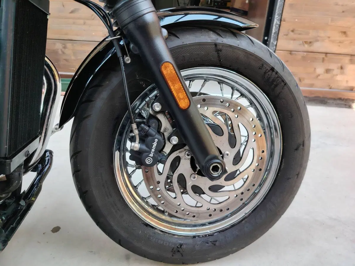 Triumph Bonneville Speedmaster 1200 Triumph-Speedmaster Gold Line (2022) (5)