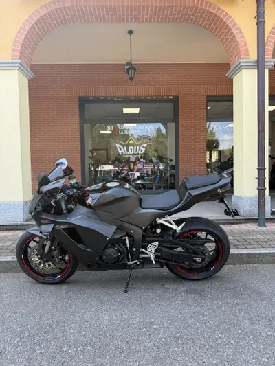 Honda CBR 600 RR (2024 - 26) usata