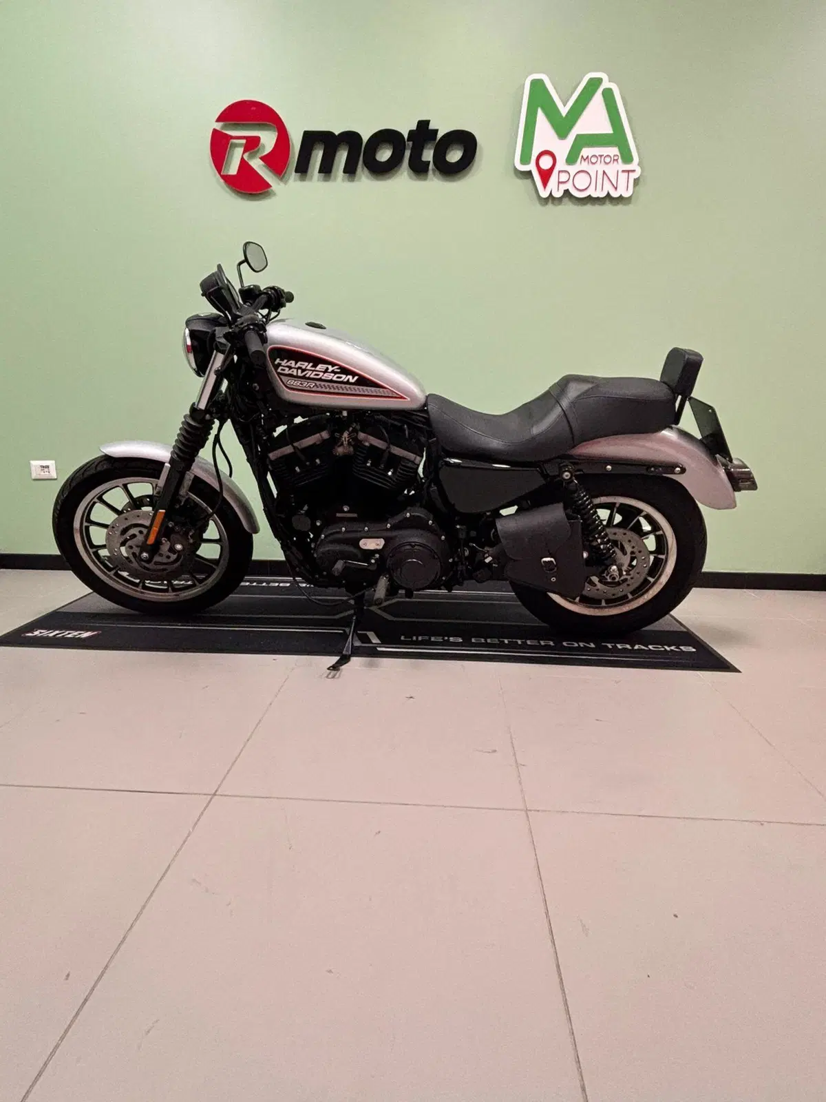 Harley-Davidson 883 R (2008 - 16) - XL 883R (2)