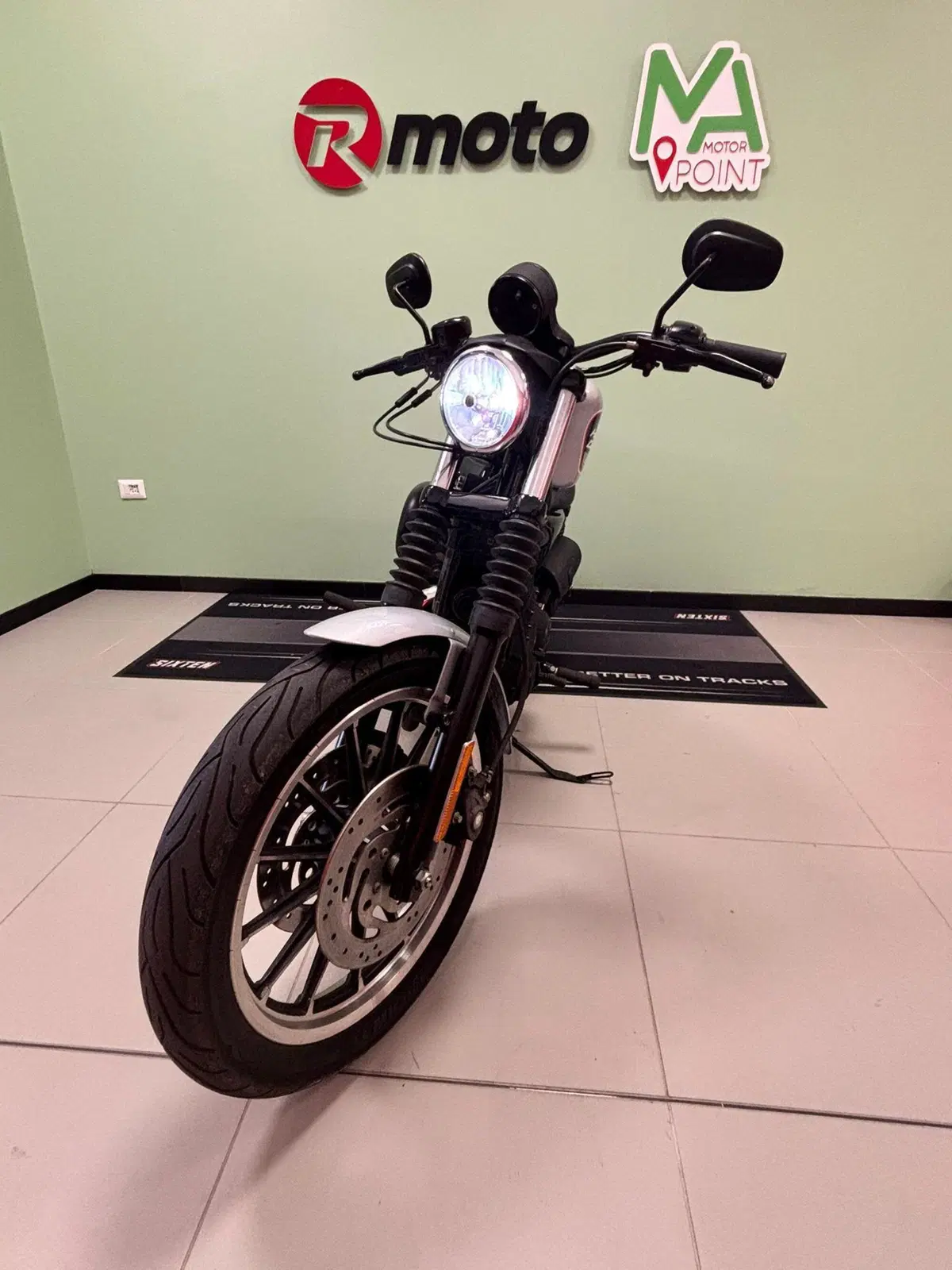 Harley-Davidson 883 R (2008 - 16) - XL 883R (4)