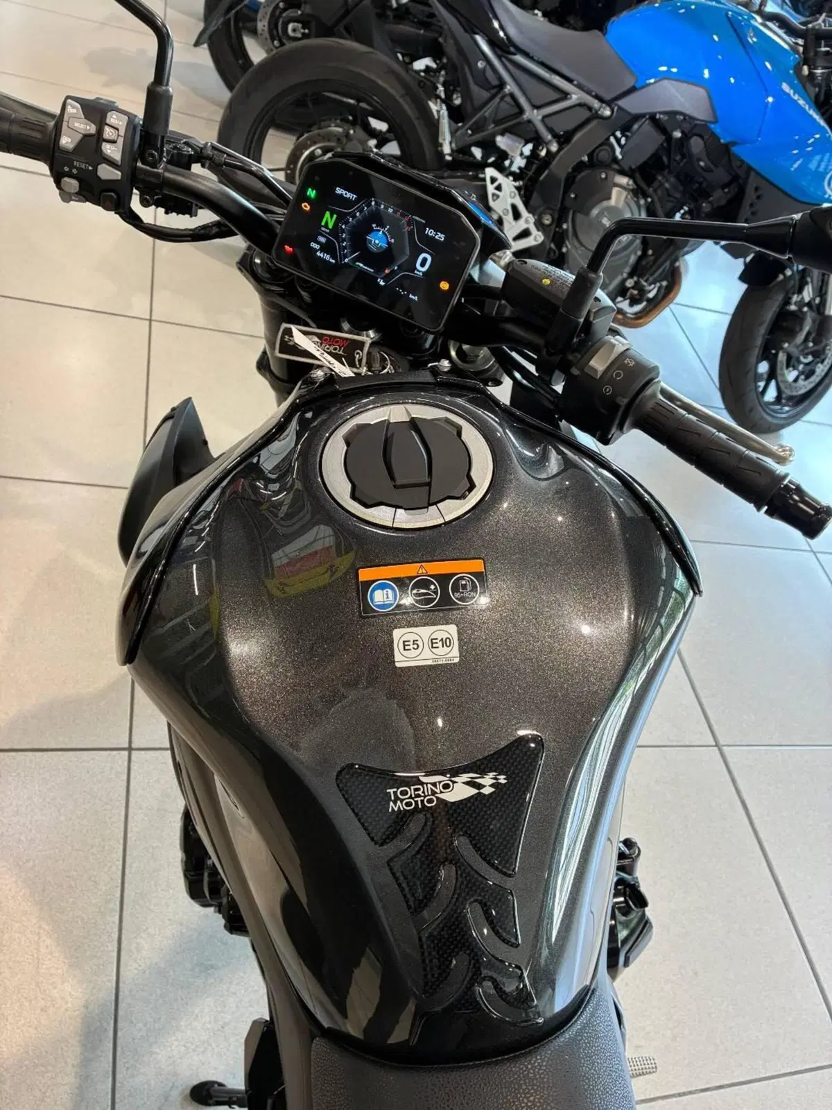 Kawasaki Z 900 Performance (2025 - 26) (8)