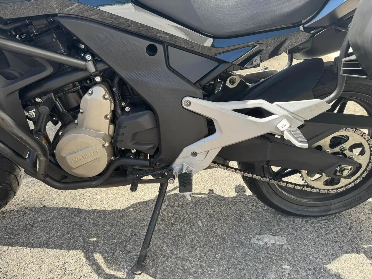 CFMOTO 650MT (2021 - 24) (14)