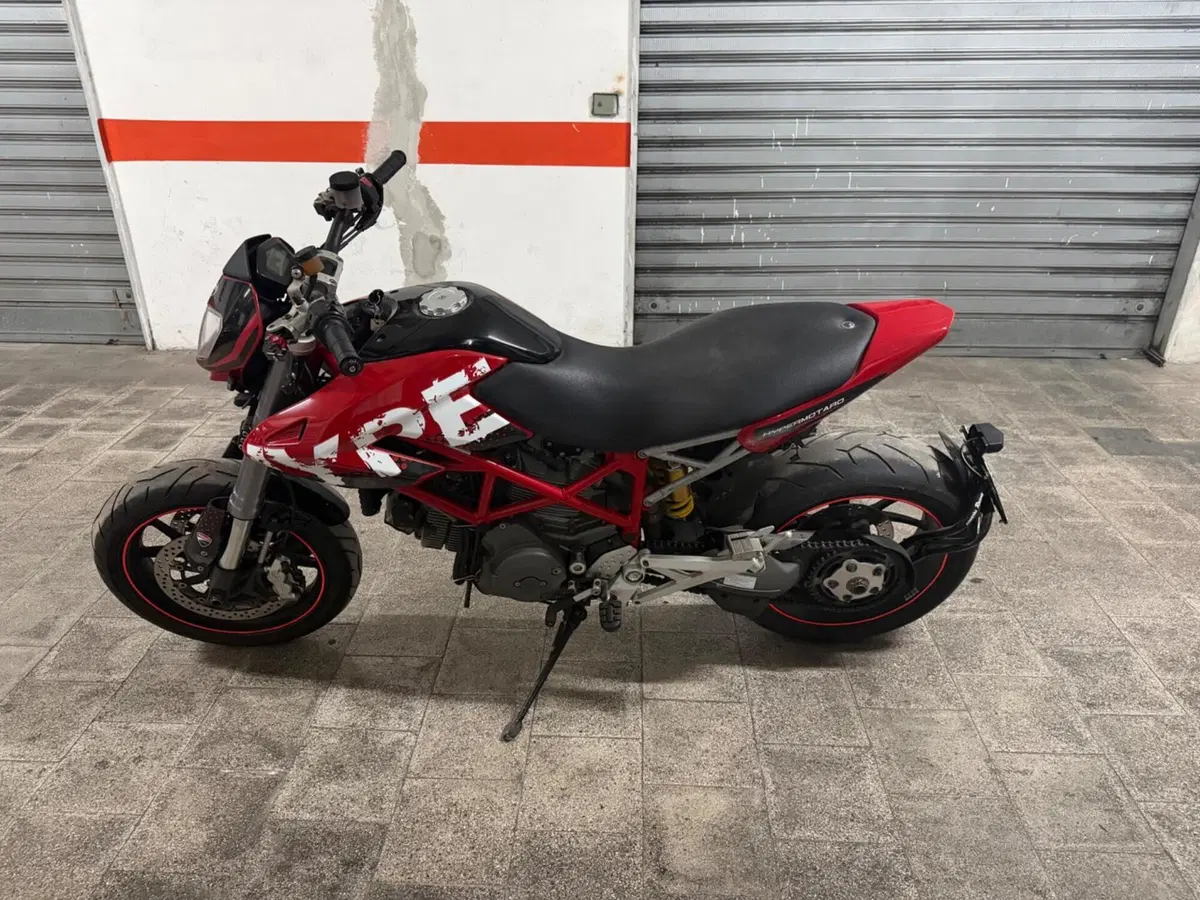Ducati Hypermotard 1100 (2007 - 09) (6)
