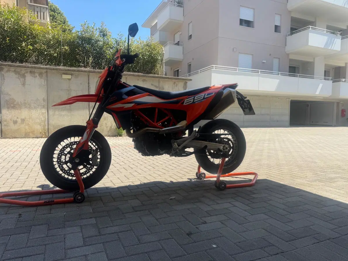 KTM 690 SMC R (2023 - 25) (5)