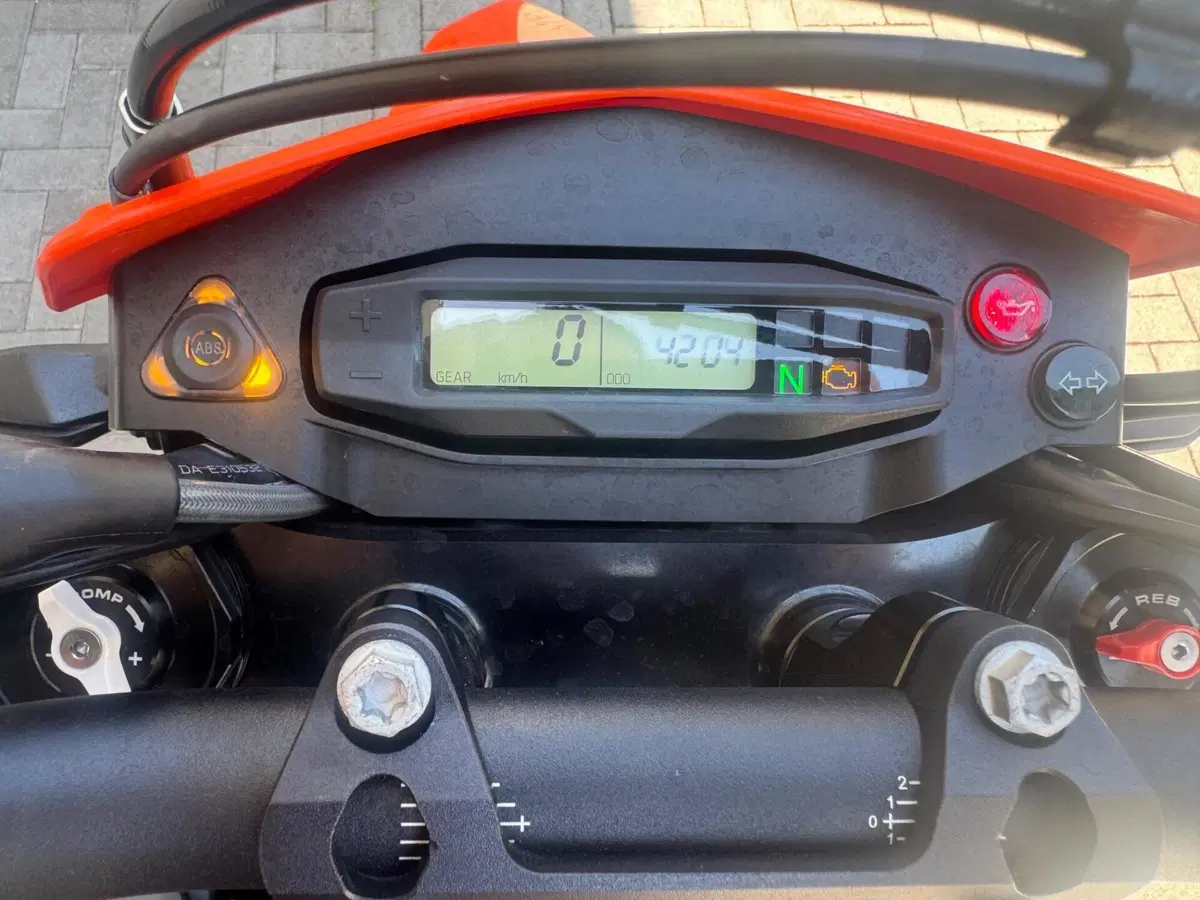 KTM 690 SMC R (2023 - 25) (6)