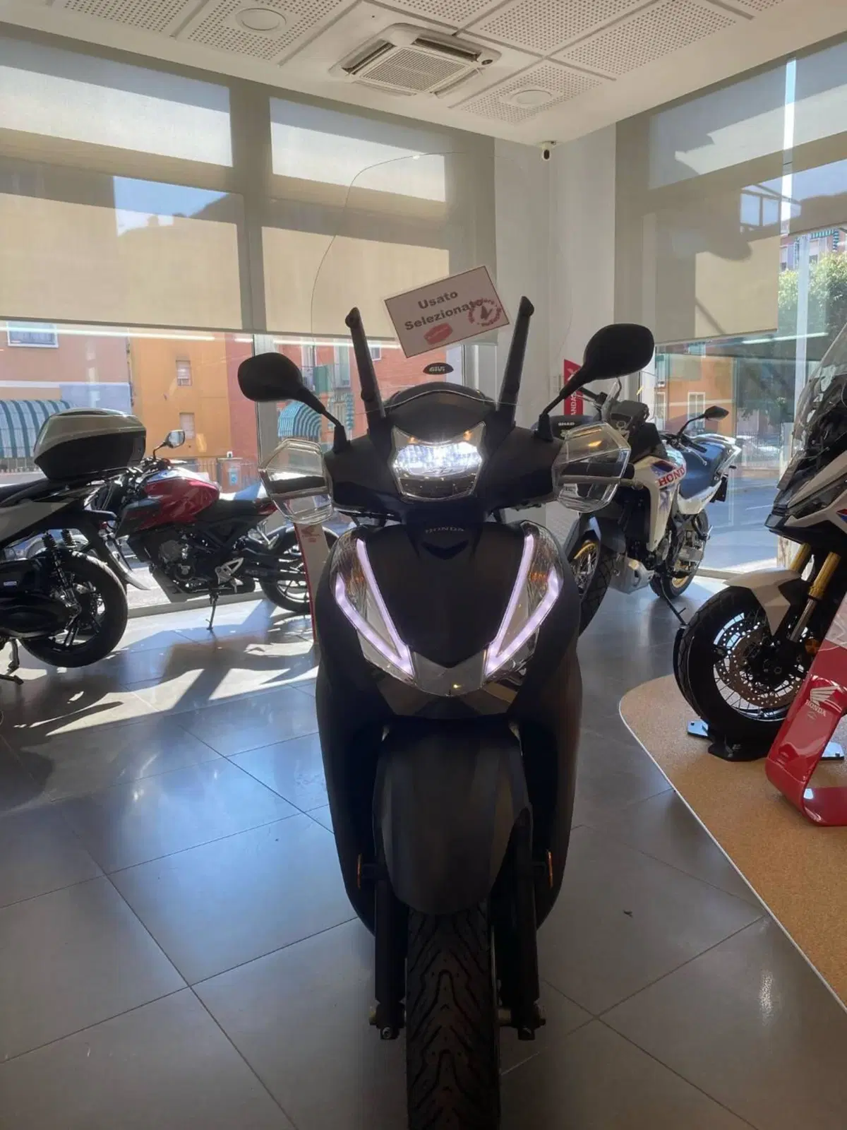 Honda SH 300 i ABS (2016 - 20) (2)
