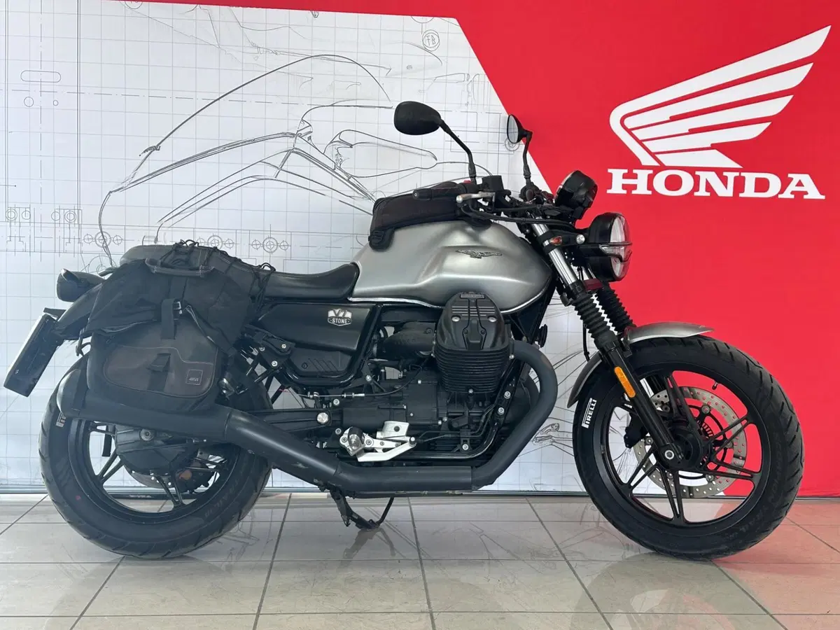 Moto Guzzi V7 Stone (2021 - 24) (3)