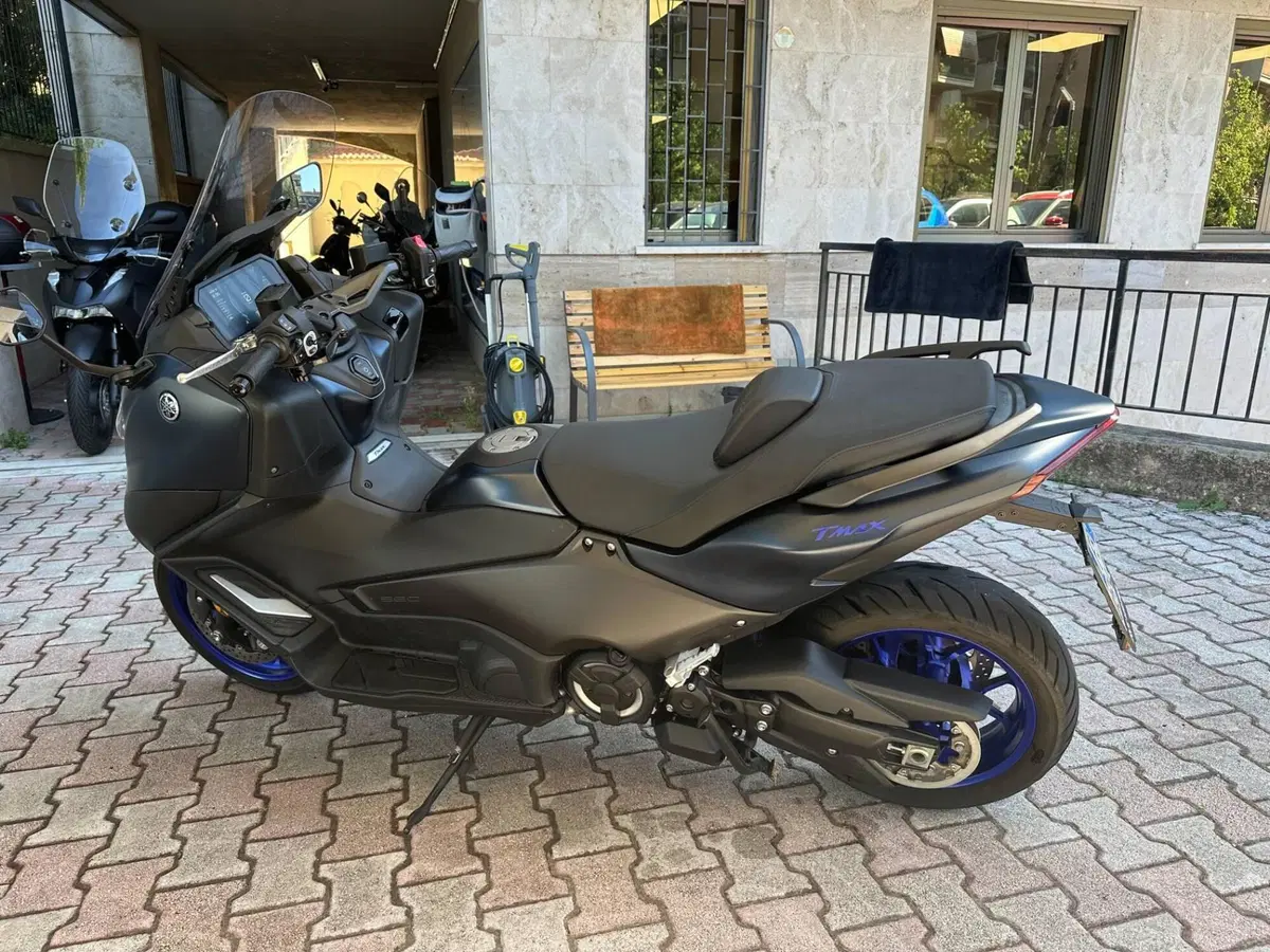 Yamaha T-Max 560 (2022 - 24) (4)