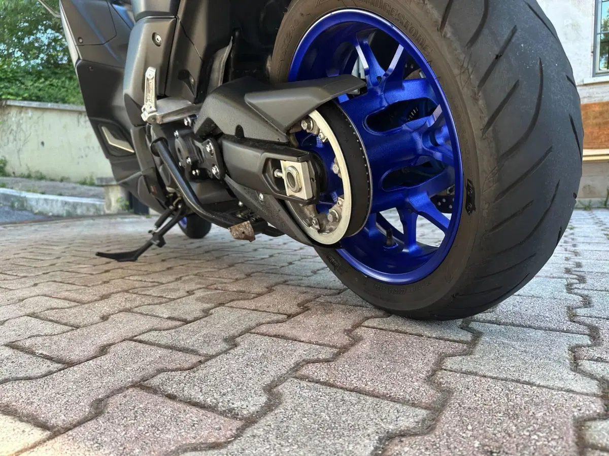 Yamaha T-Max 560 (2022 - 24) (11)
