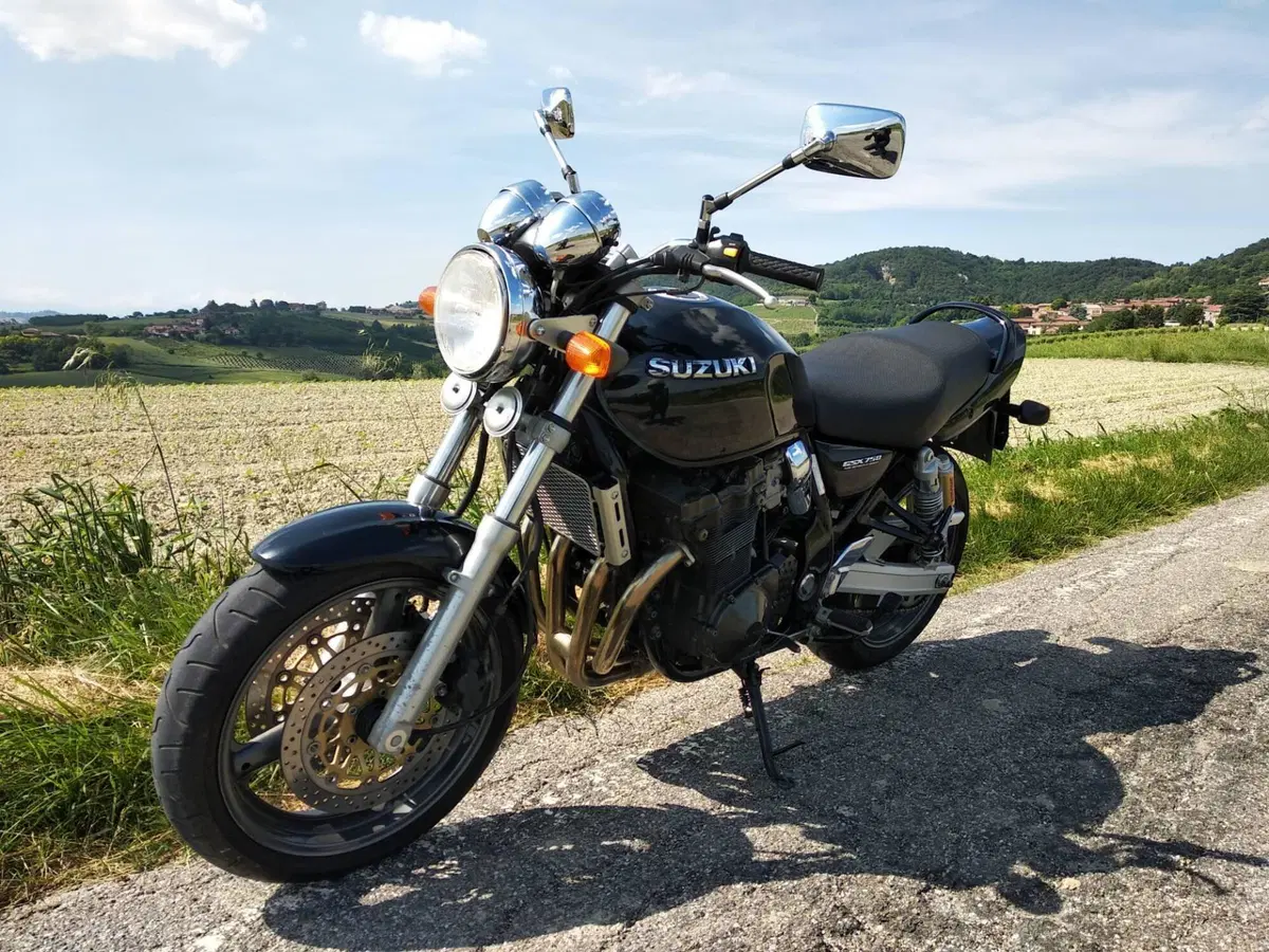 Suzuki GSX 750 (1998 - 03) (2)