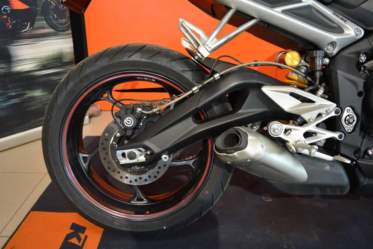 Triumph Street Triple RS (2017 - 19) (12)