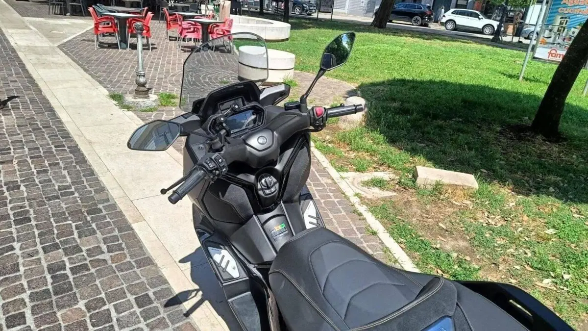 Yamaha X-Max 125 Tech Max (2021 - 24) (11)