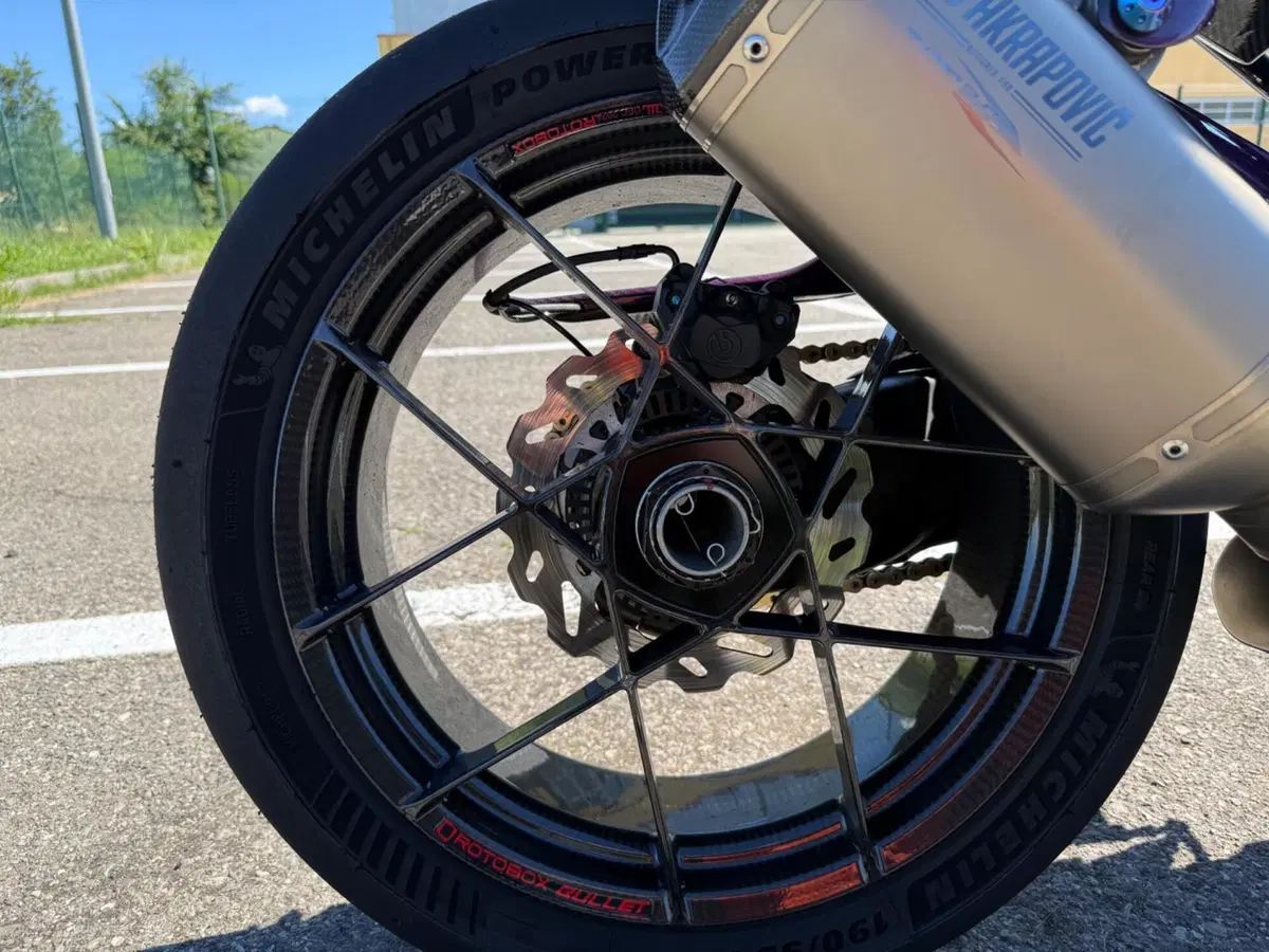 KTM 1290 Super Duke R (2019) (6)