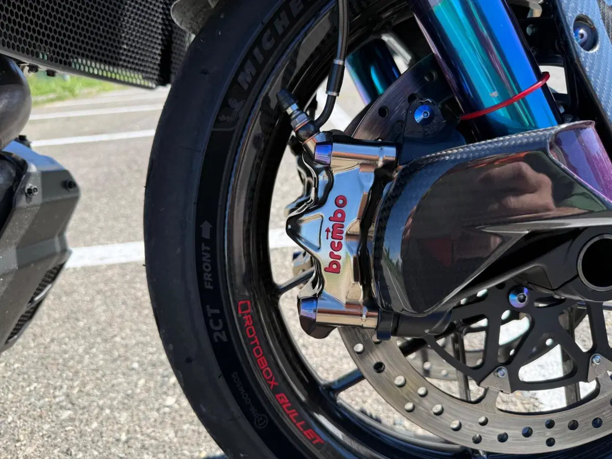 KTM 1290 Super Duke R (2019) (8)