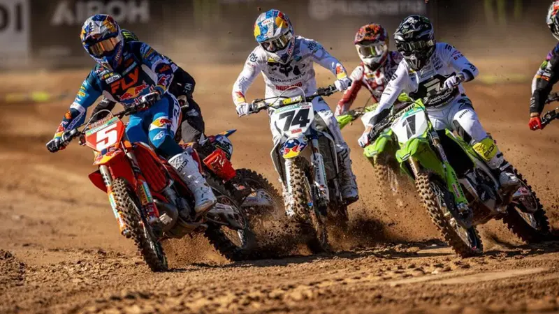Kegums &egrave; affare dei fratelli Coenen: Lucas e Sacha conquistano MXGP e MX2 nello stesso giorno