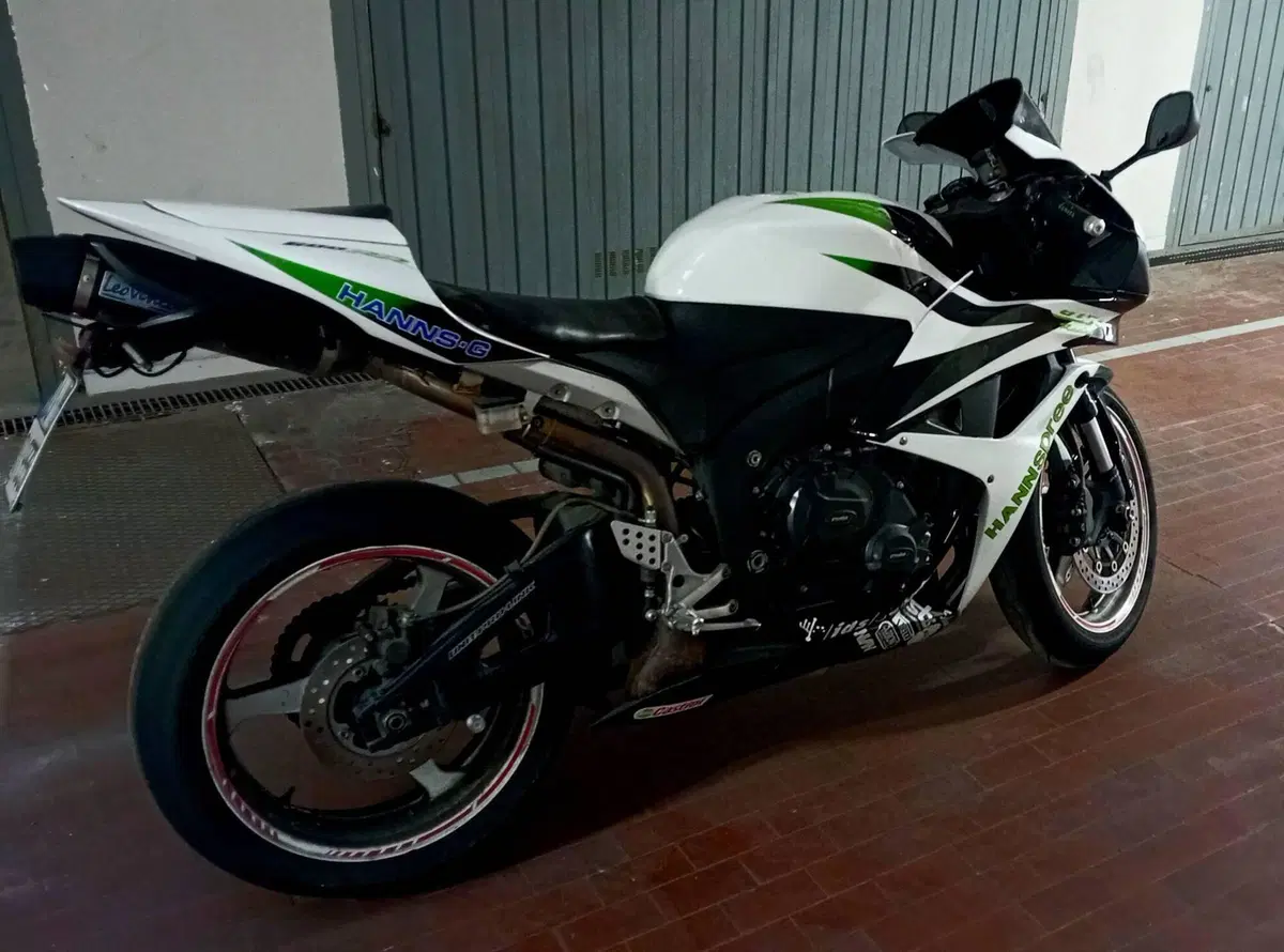 Honda CBR 600 RR (2007 - 08) (4)