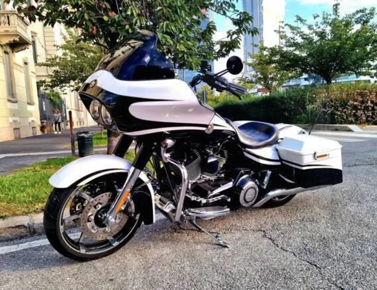 Harley-Davidson 1800 Road Glide Custom (2013) - FLTRXSE