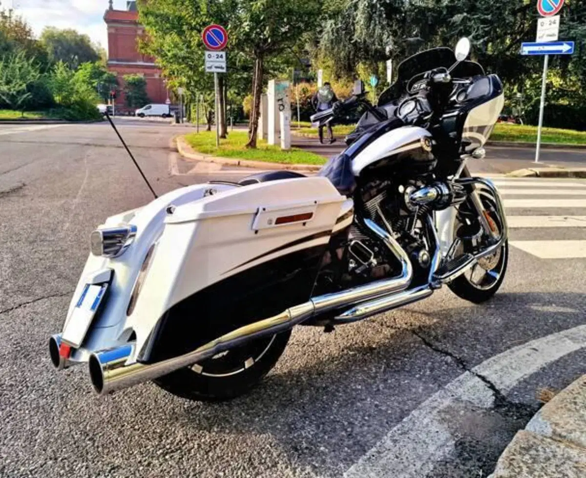 Harley-Davidson 1800 Road Glide Custom (2013) - FLTRXSE (4)