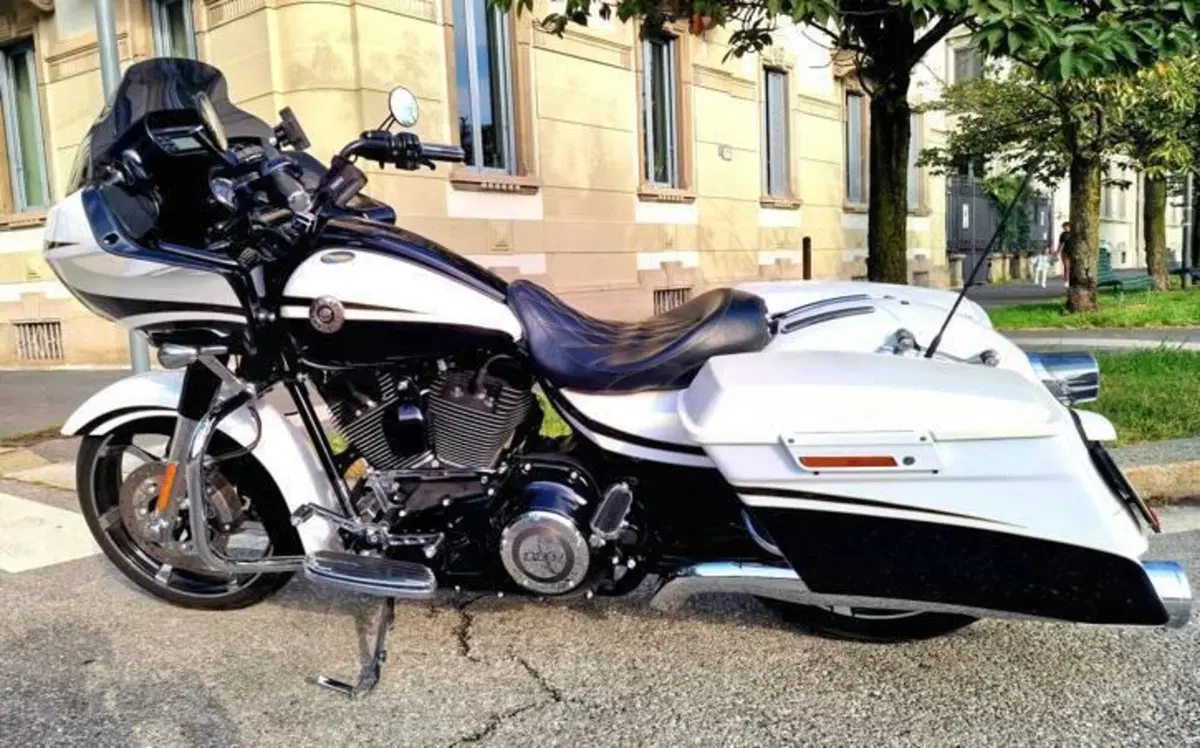 Harley-Davidson 1800 Road Glide Custom (2013) - FLTRXSE (6)