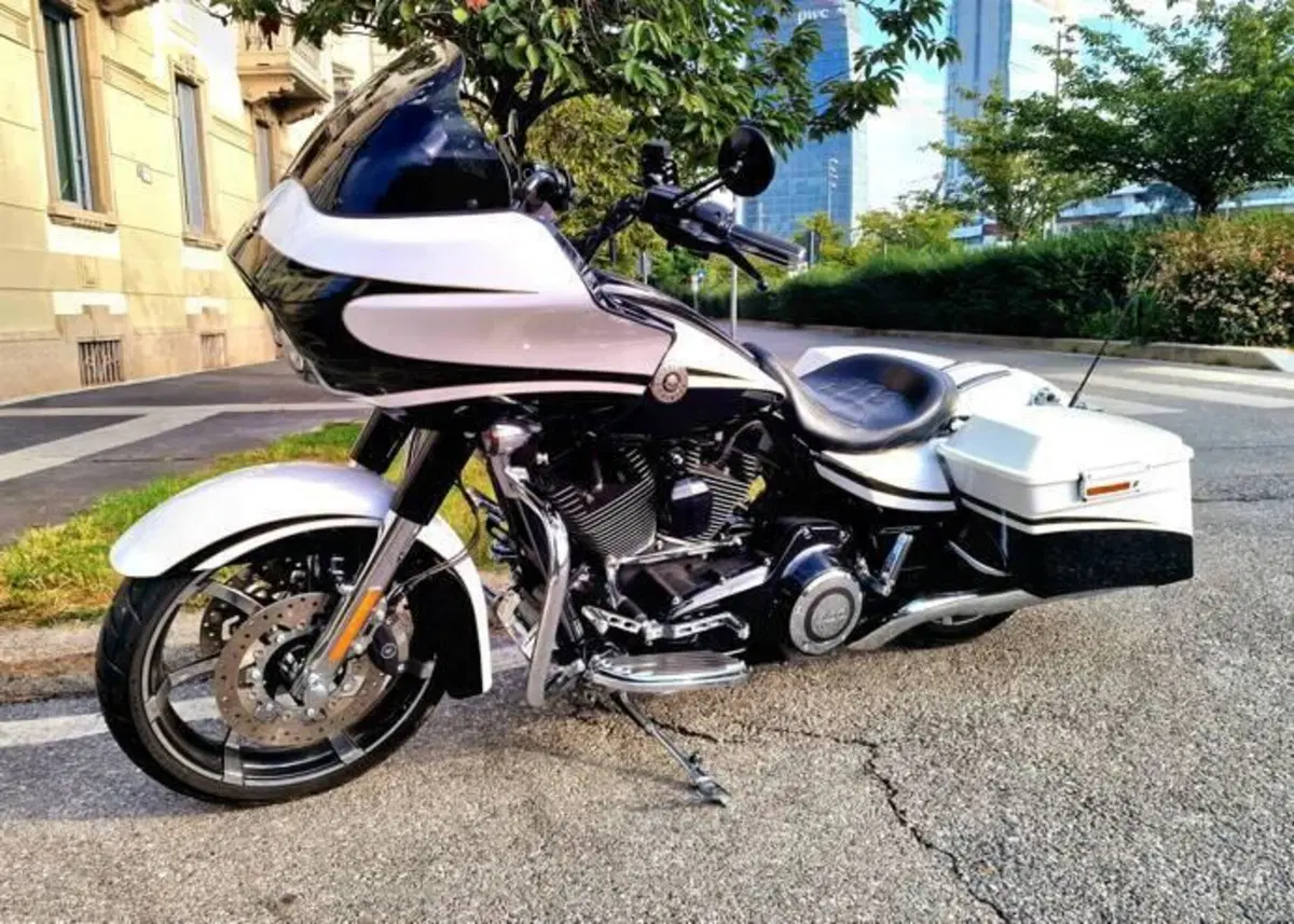 Harley-Davidson 1800 Road Glide Custom (2013) - FLTRXSE (10)