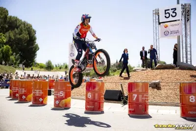 Toni Bou: Festa con i compaesani e Guinnes dei Record. Cos&igrave;, per divertirsi [VIDEO]