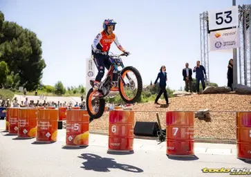 Toni Bou: Festa con i compaesani e Guinnes dei Record. Così, per divertirsi [VIDEO]