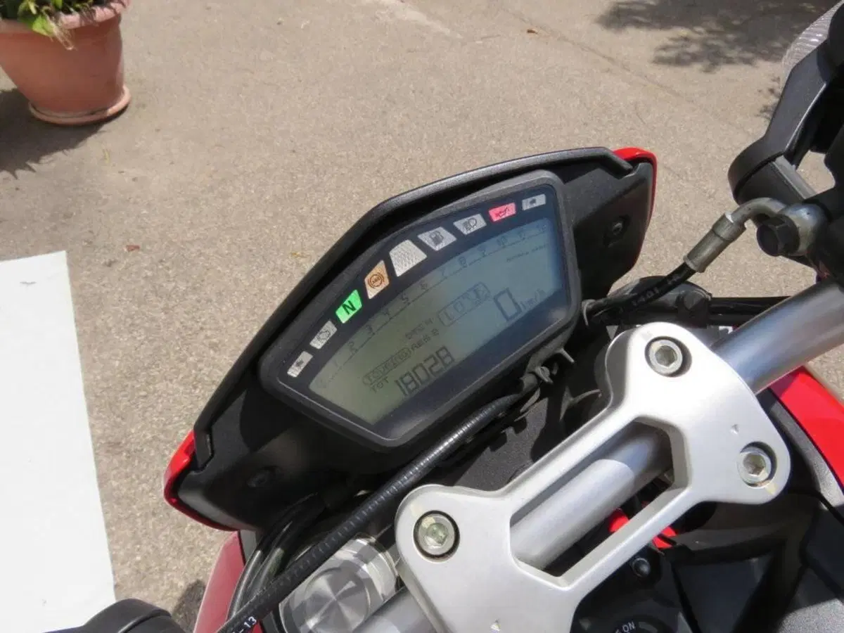 Ducati Hyperstrada 821 (2013 - 15) (12)