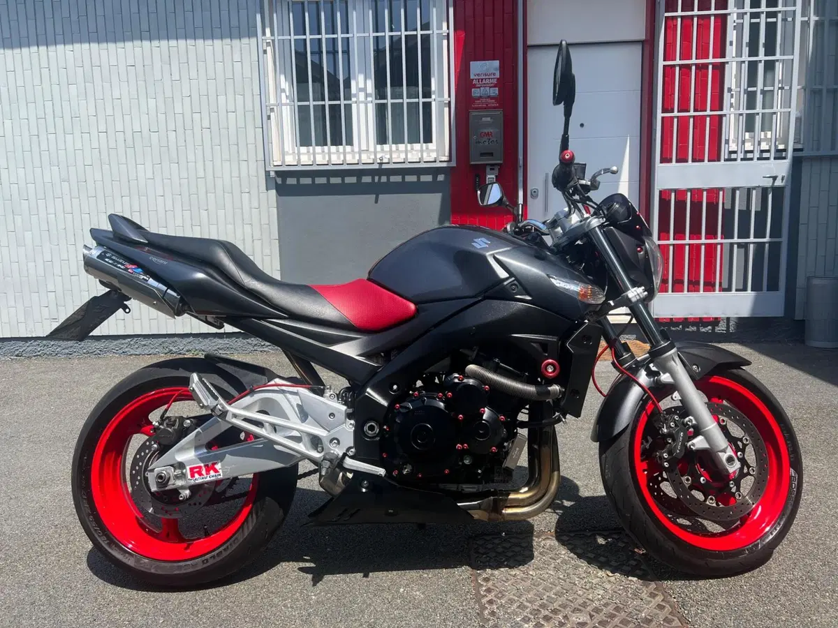 Suzuki GSR 600 (2006 - 11) (2)