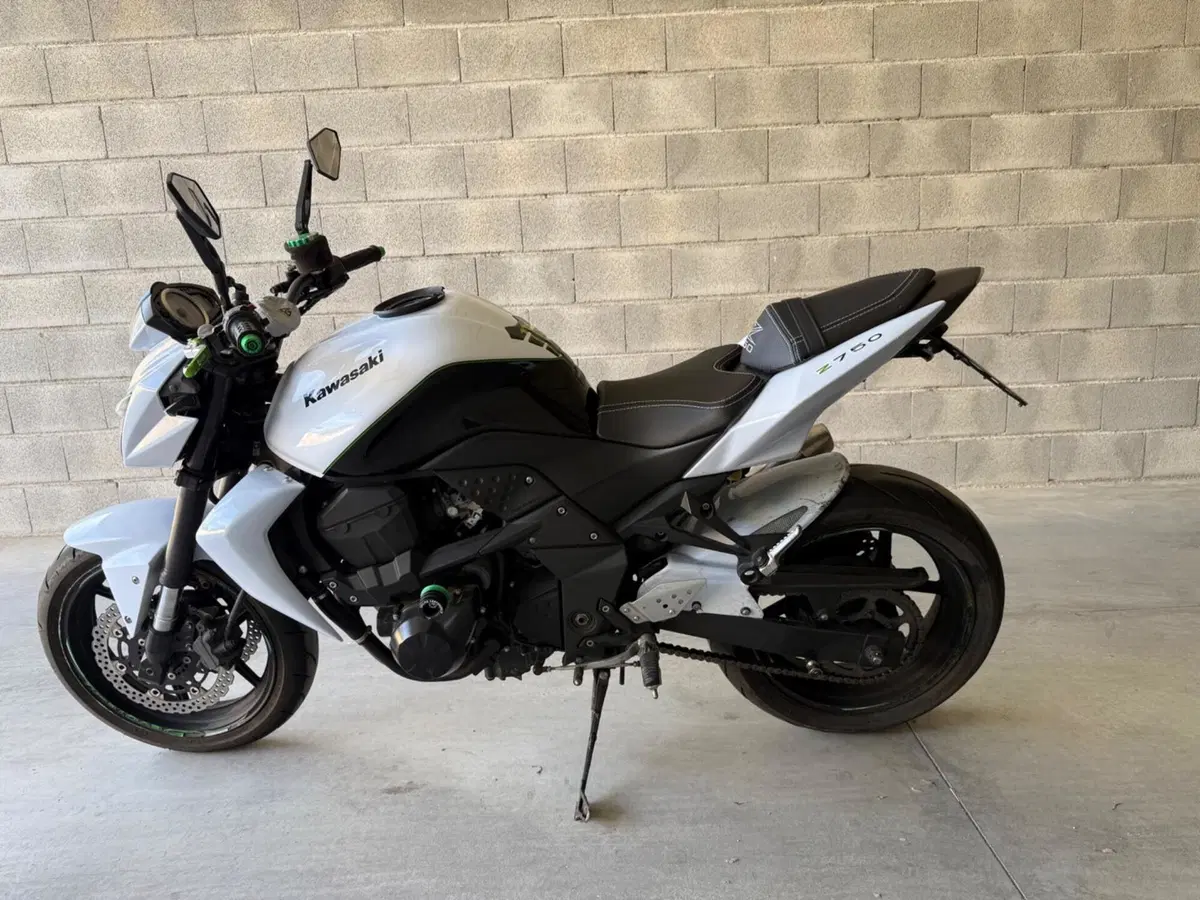 Kawasaki Z 750 (2007 - 14) (4)