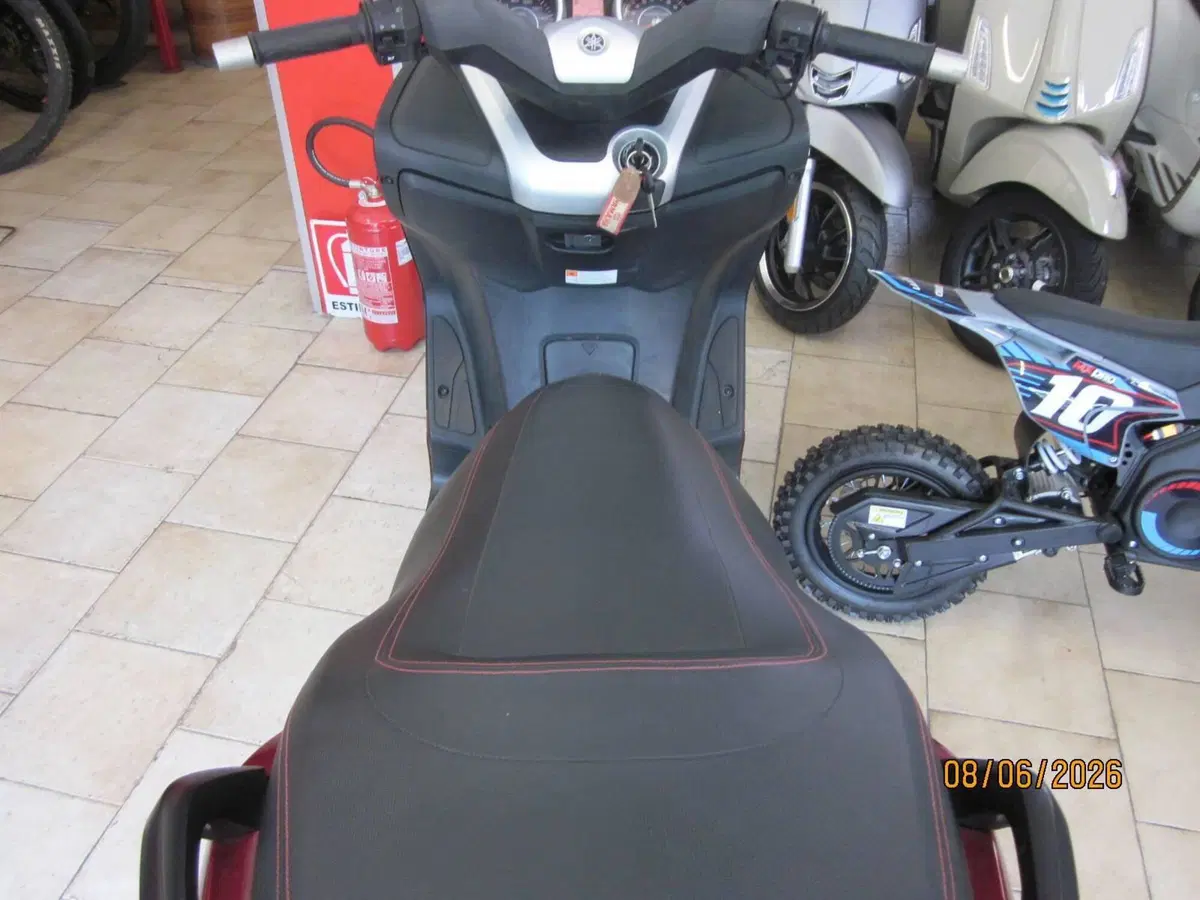 Yamaha X-Max 125 ABS (2011 - 13) (9)