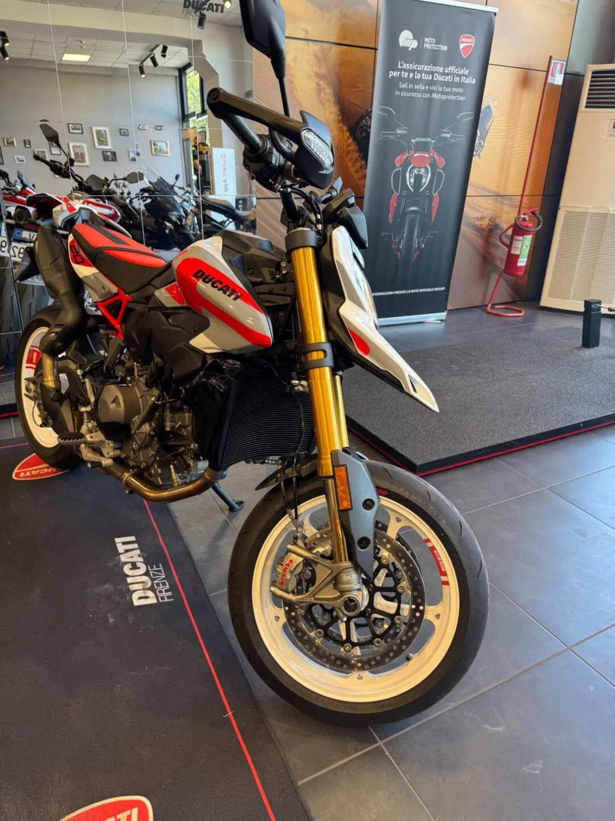 Ducati Hypermotard V2 SP (2026)