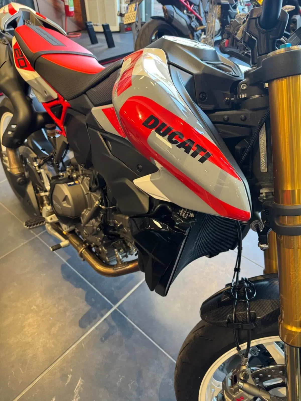 Ducati Hypermotard V2 SP (2026) (3)