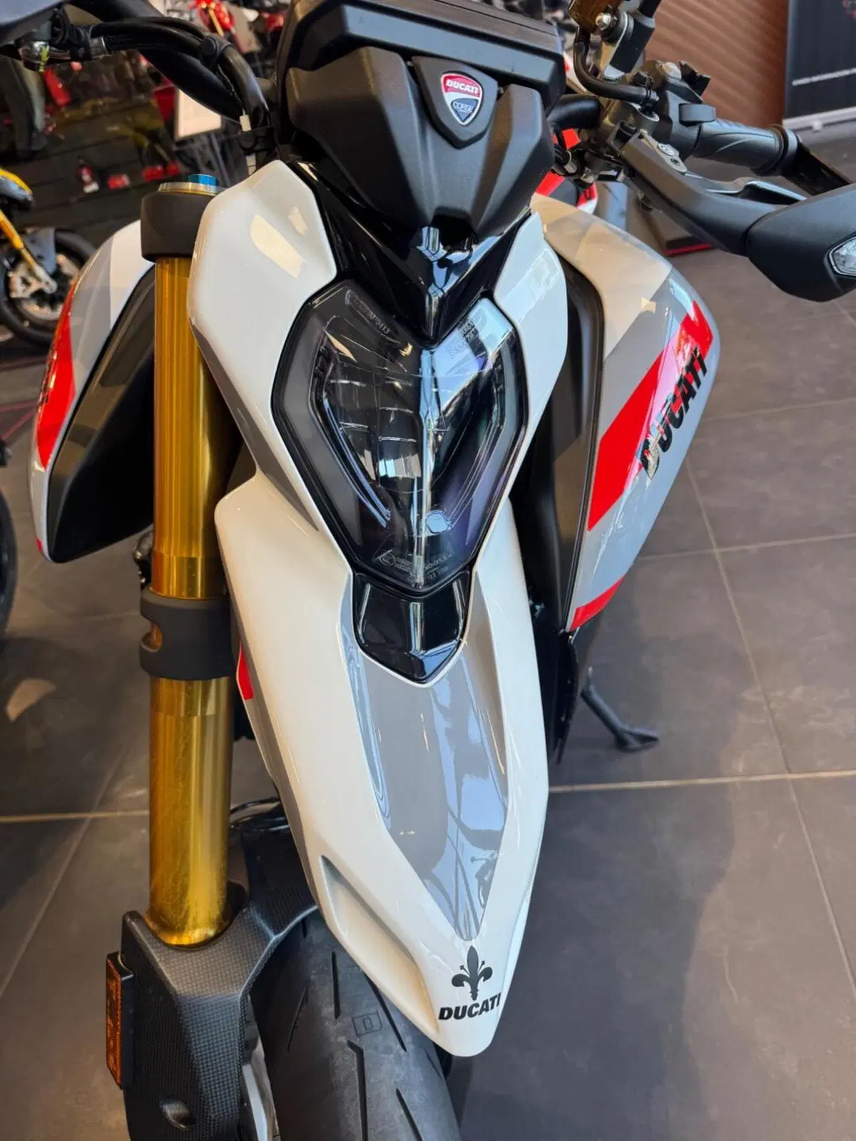 Ducati Hypermotard V2 SP (2026) (4)