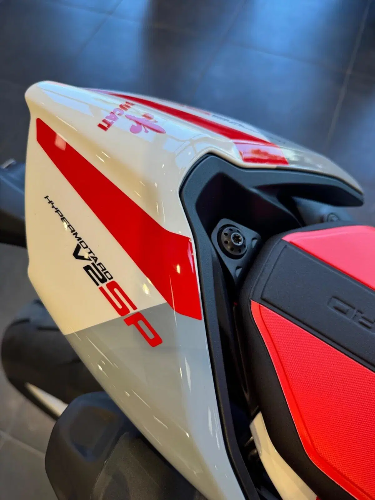 Ducati Hypermotard V2 SP (2026) (5)