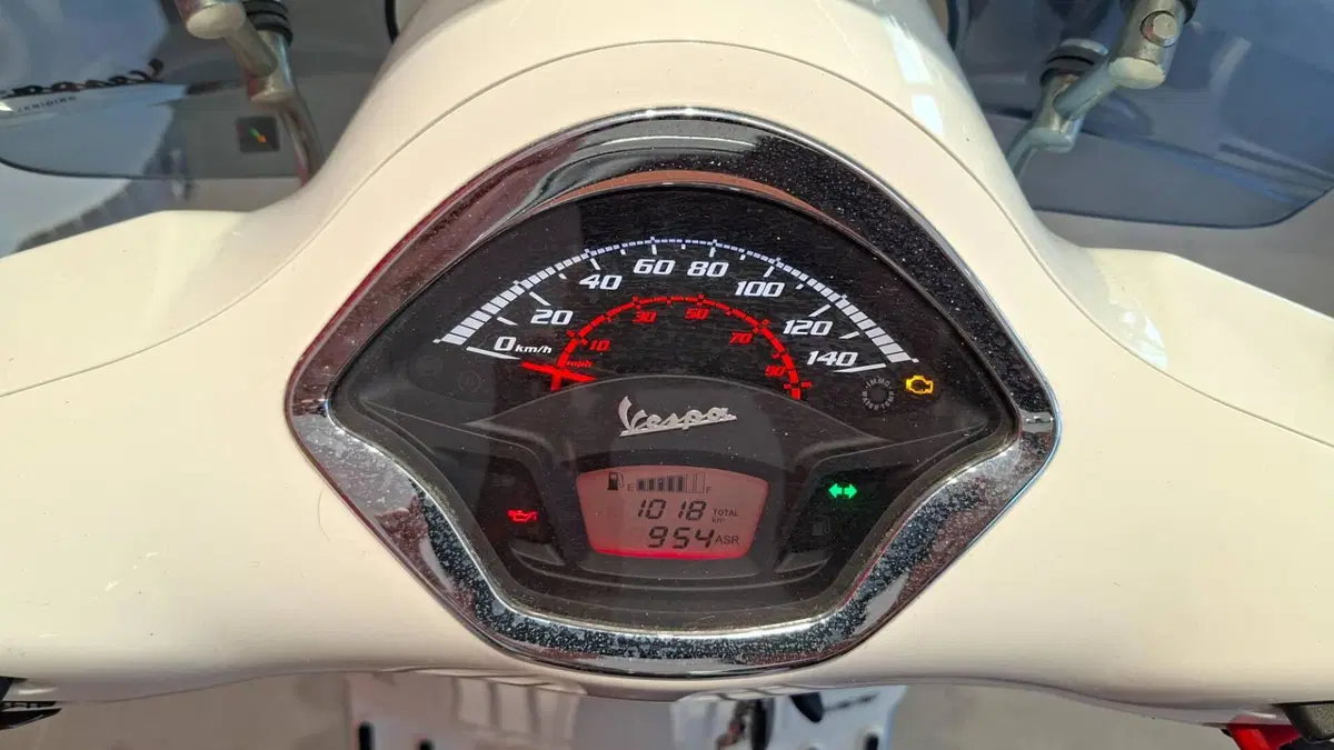 Vespa GTS 300 Super (2017 - 18) (4)