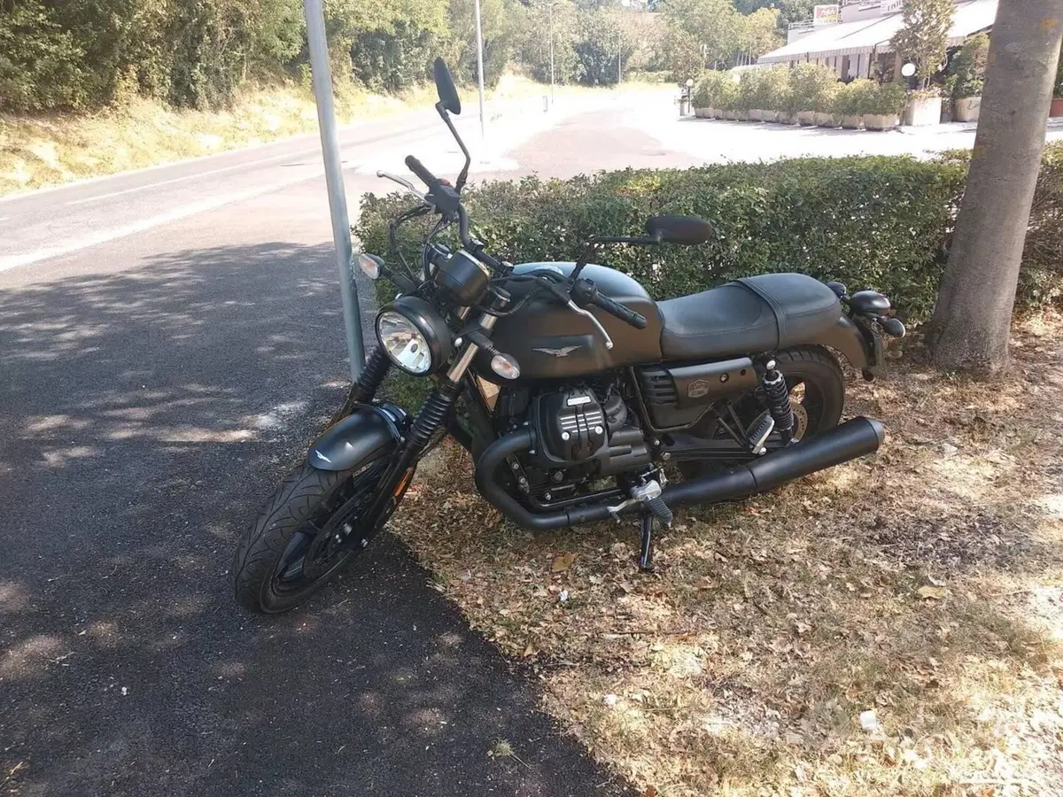 Moto Guzzi V7 III Stone (2017 - 20)