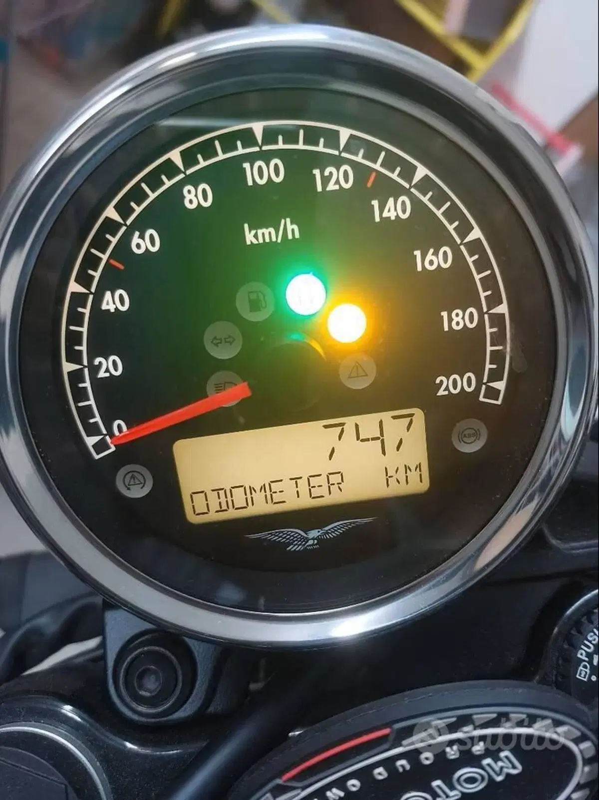 Moto Guzzi V7 III Stone (2017 - 20) (3)