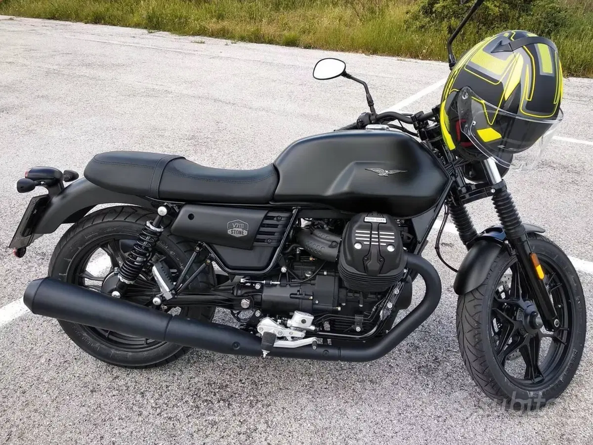 Moto Guzzi V7 III Stone (2017 - 20) (2)