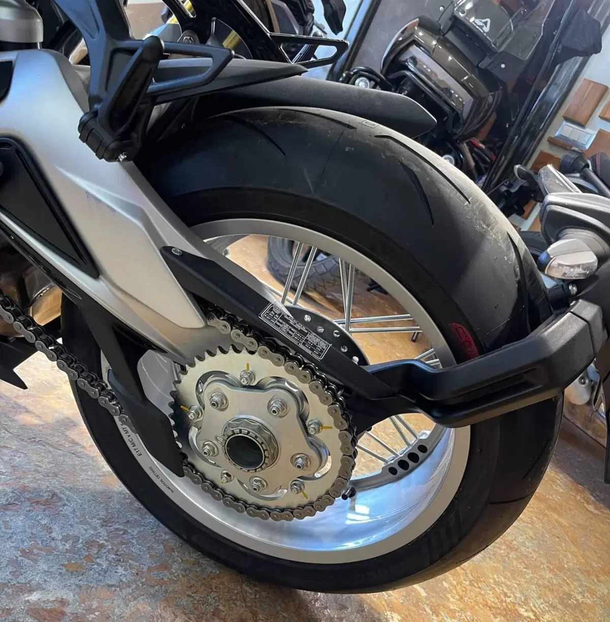 MV Agusta Superveloce 800 98 (2023 - 26) (14)