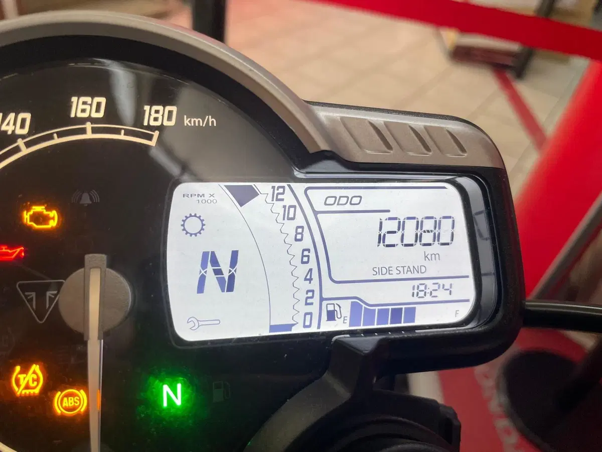 Triumph Scrambler 400 X (2024 - 26) (3)