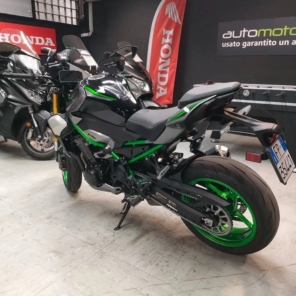 Kawasaki Z 900 SE (2025 - 26) (3)